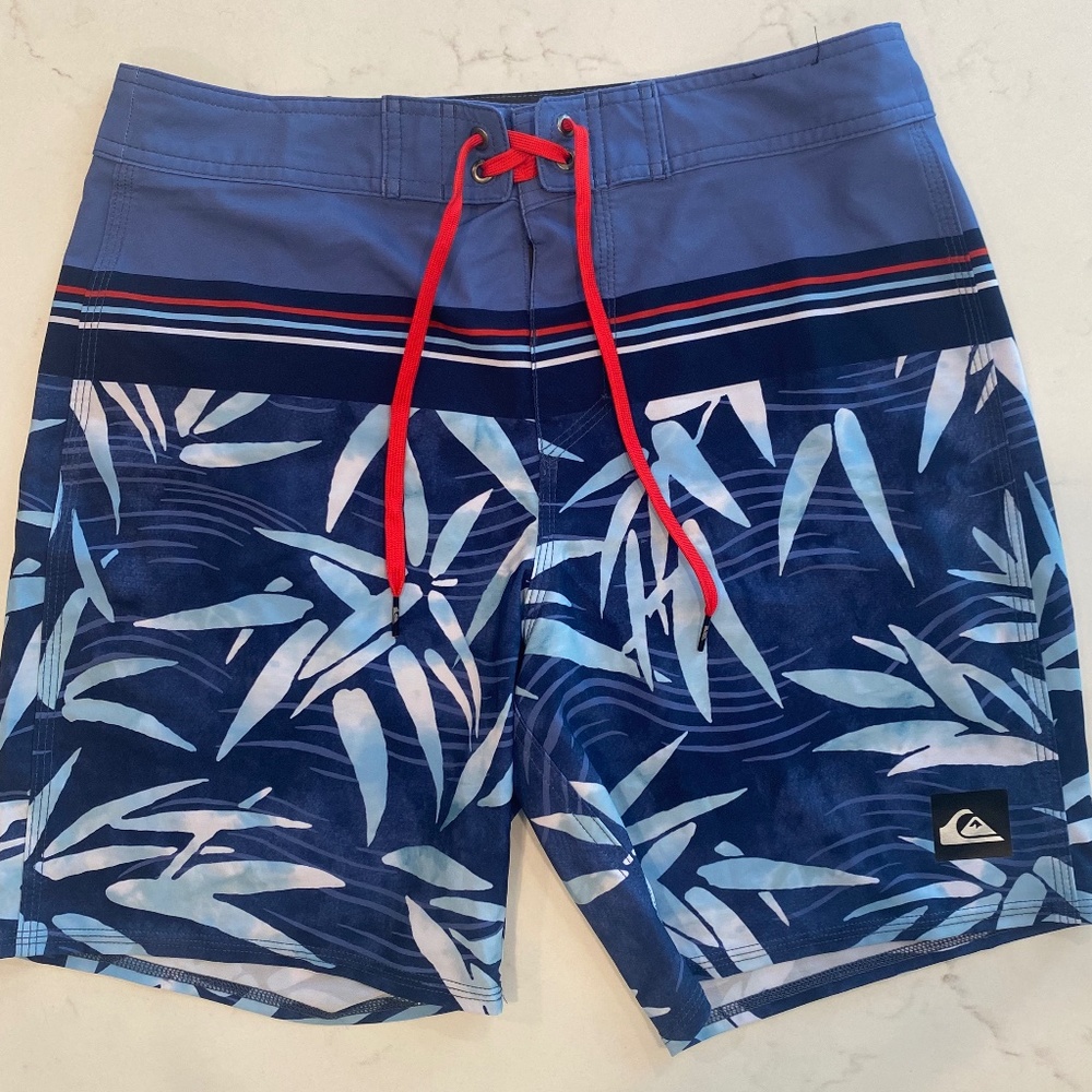 Men's Quiksilver Boardshorts, Size 30, 17" Length